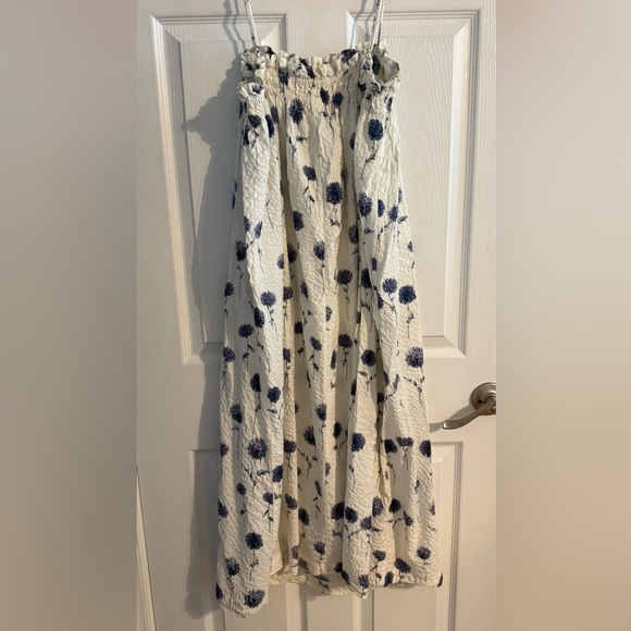 H&M White and Blue Floral Maxi Dress - Picture 4 of 5